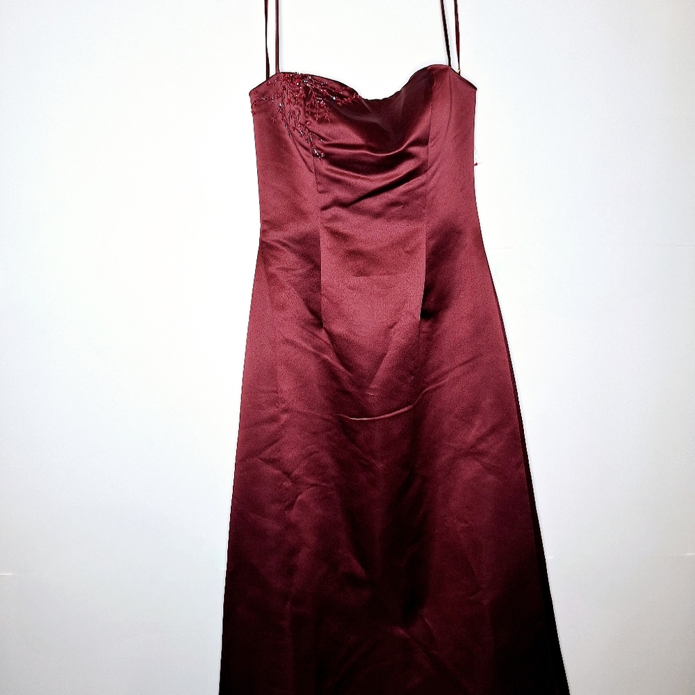 NWT Les Soirees formal brand " The Deepest Burgundy" formal prom gown size 8.